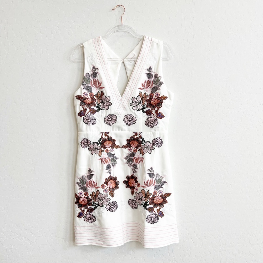 Foxiedox Women's V-Neck Fit and Flare Mini Dress Floral White Open Back L NWT